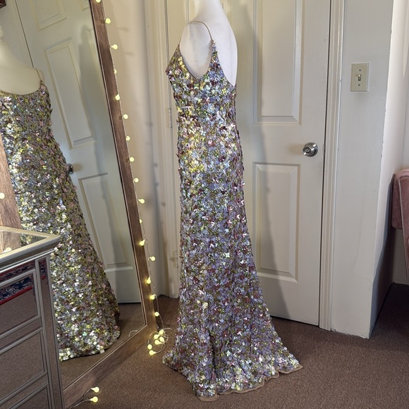 MAC DUGGAL
Multicolor Sleeveless Floral Paillette Embellished Mesh Gown - Picture 11 of 17